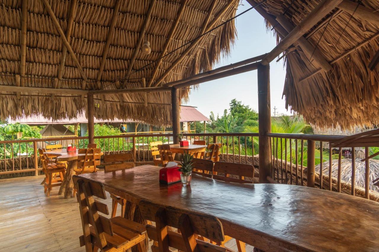 El Zoo Hostel, Bar & Pool Palomino Exterior photo