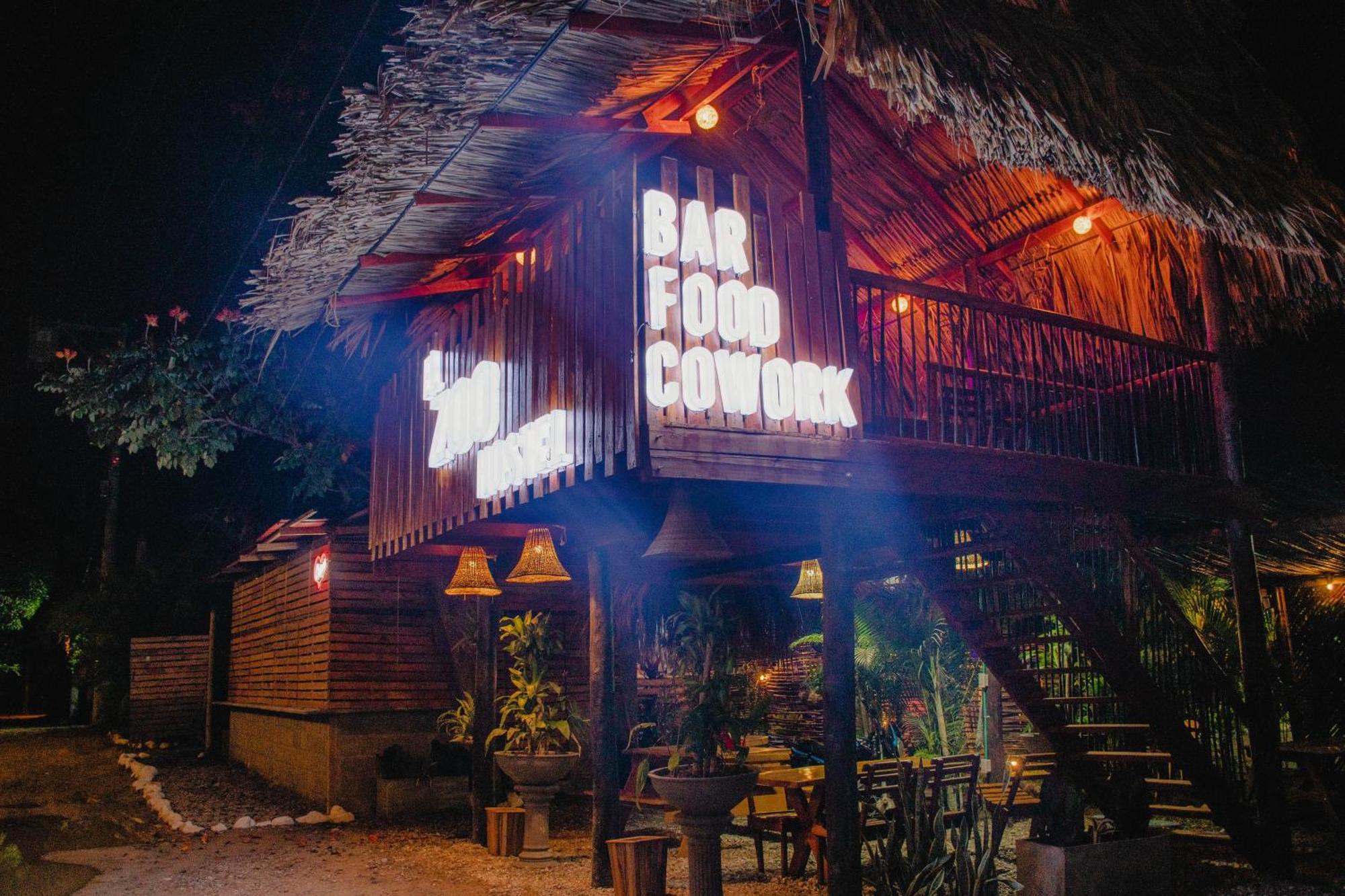 El Zoo Hostel, Bar & Pool Palomino Exterior photo